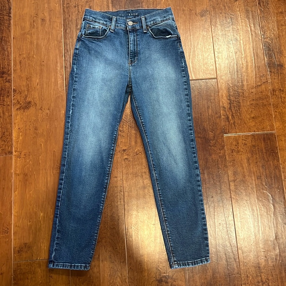 Mott & Bow mom jeans, size 26